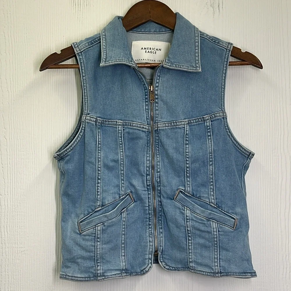 American Eagle - Light Stonewashed Zip Up Pocket Sleeveless Vest Size Small - Picture 7 of 10
